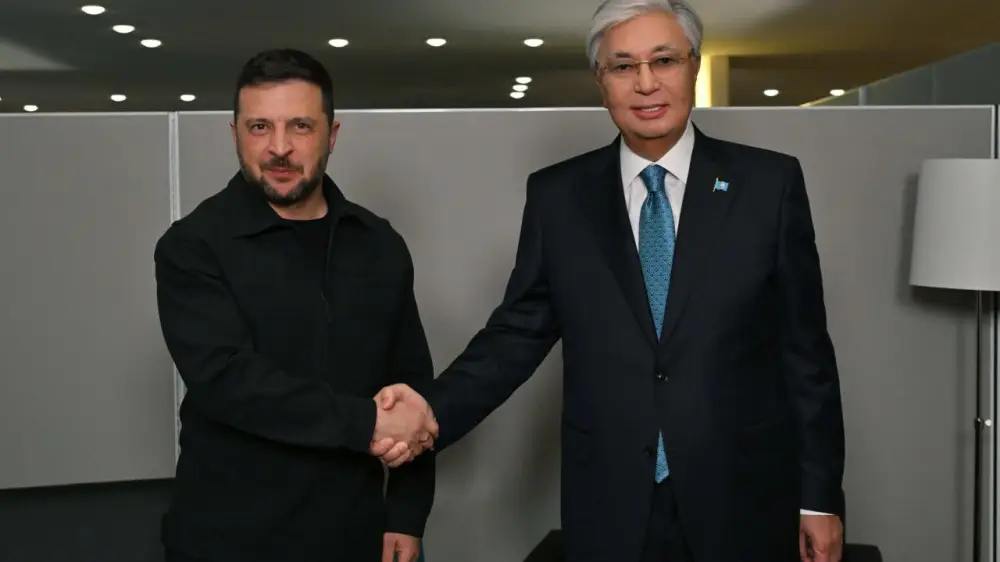 Zelenskiy Qozogʻiston prezidenti bilan uchrashdi (video)